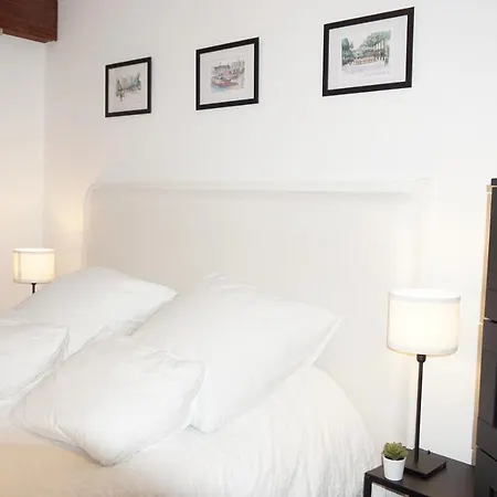 Amazing Location Coruna Downtown Apartment *